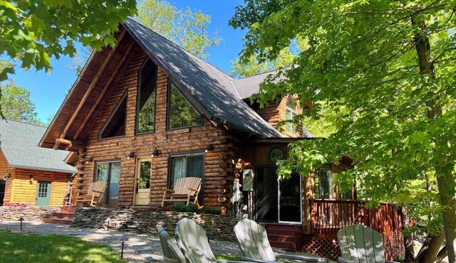 Treehouse Retreat on the River