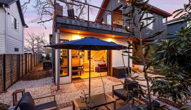 Treehouse Social with Fire Pit near Lake & Rainey