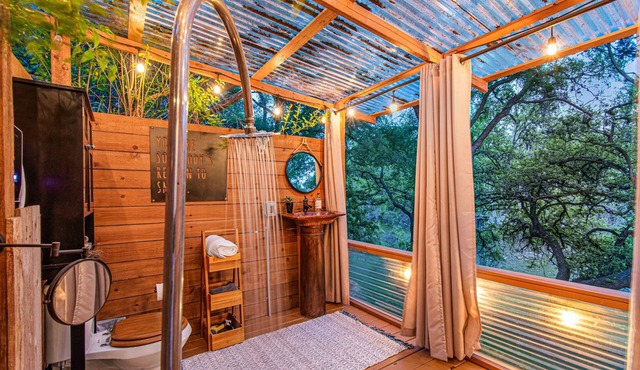 Treehouse Style Yurt near Austin, Hot Tub, FirePit, Outside Shower