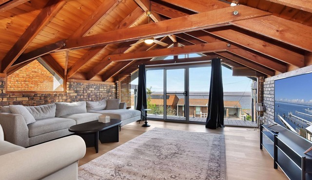 Treehouse Waterview at Caves Beach!