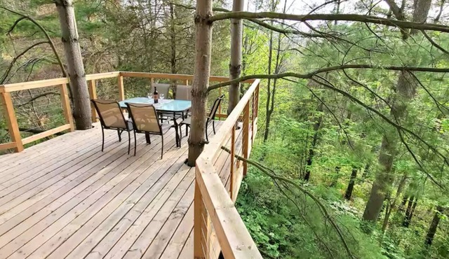 Treehouse Whispering Pines