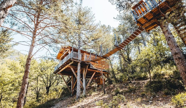Treehouse with private Jacuzzi - Bois d'Arambe