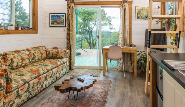TREETOP CABIN @Hidden Valley Campgrd; connect with nature and hill country views