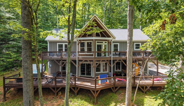 Treetop Escape A-Frame Chalet Sauna Game Room