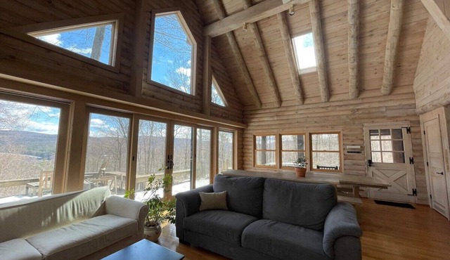 Treetop Hideaway in Tyringham