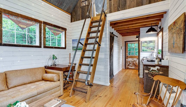 Treetop Hideaways: The Redbud Treehouse