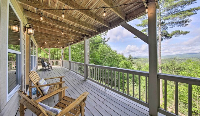 Treetop Hideout w/Long-Range Mountain Views!