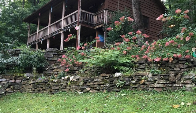 Treetop is a private and tranquil cabin retreat minutes from Cataloochee