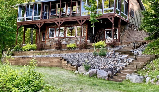 Treetop Lake House on Private Wooded Acreage on the Lovely Lake Mary