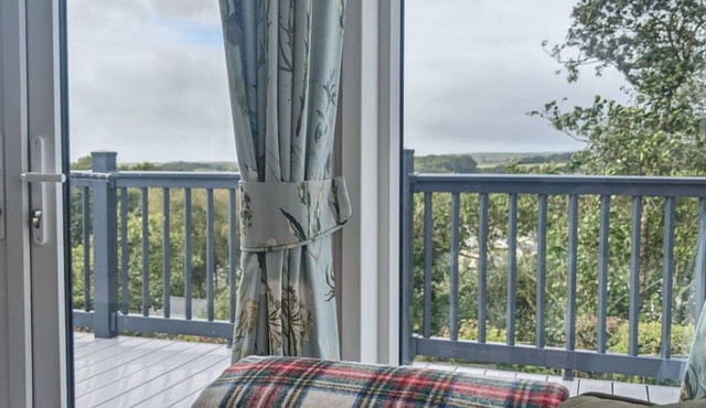 Treetop Lodge - Luxury holiday chalet near Bude on exclusive Holiday Park
