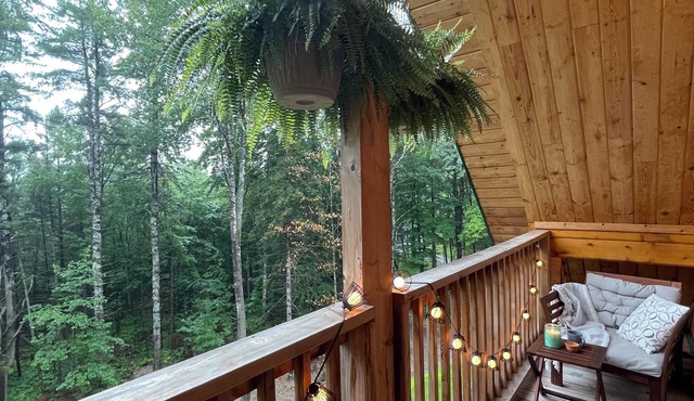 Treetop Log Cottage with Outdoor Sauna and Hot Tub