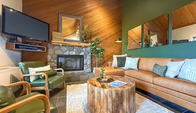 Treetop Retreat 7th Mountain (2bd/2bt +Resort amenities)