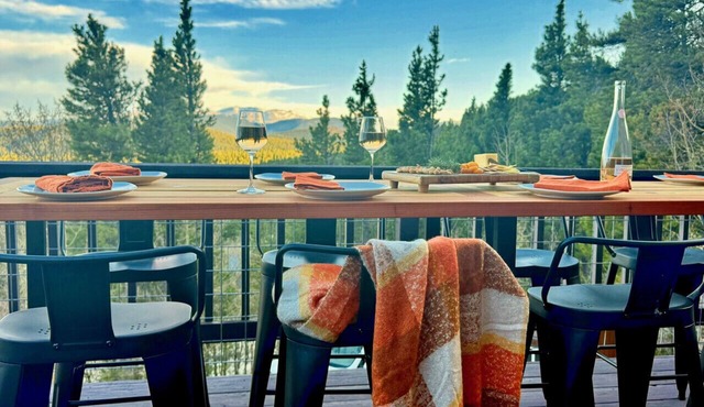 Treetop Retreat Panoramic Views Hot Tub & Decks