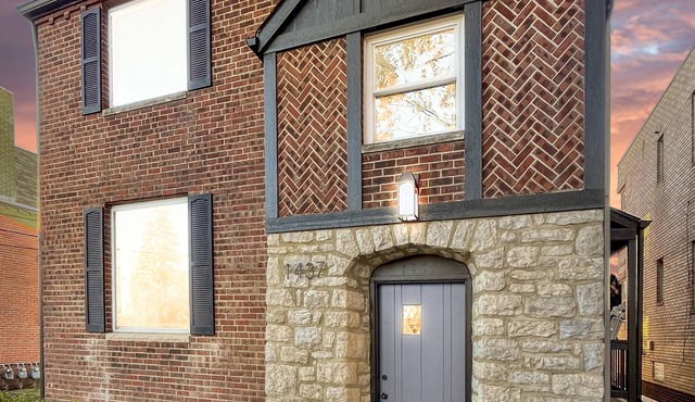 Treetop Suite - Sauna - King Bed - Garage