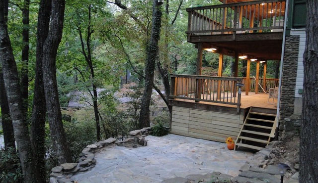Treetop Treasure Nestled Into The Blue Ridge Mountains