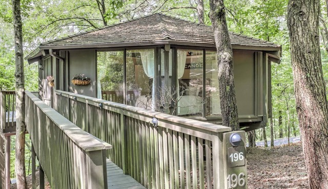 Treetopper Hideaway - A Relaxing Chic Bungalow