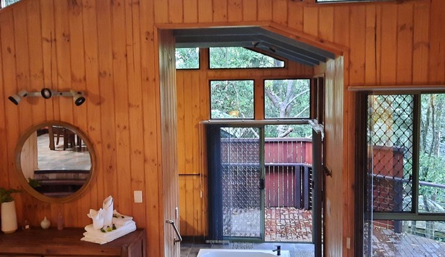 Treetops Accommodation Montville