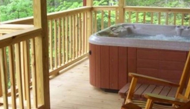 Treetops Cabin-Peaceful 1BR 20-Acre Rural Retreat-HotTub-WiFi-Near Asheville