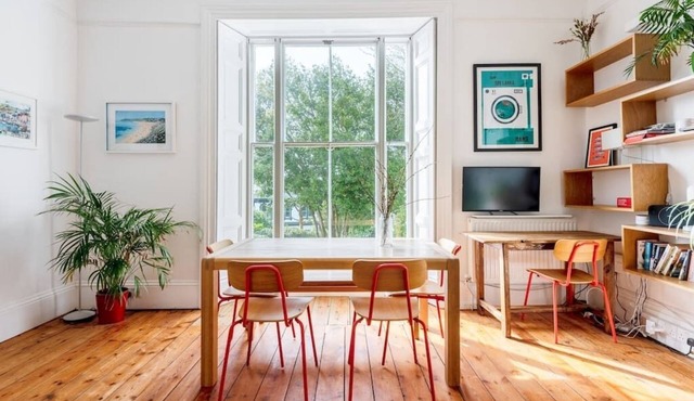 Treetops - Characterful flat with parking, close to beach