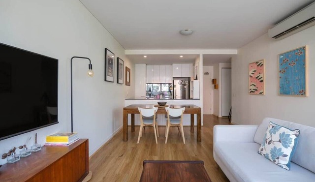 Treetops Erskineville Apartment w Parking & Aircon