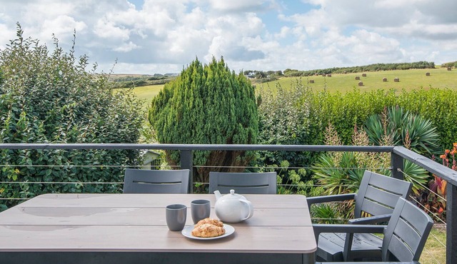 Treetops, Holiday Cottage Lydstep, Sleeps 8, 4 bedrooms, bathrooms