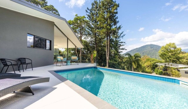 Treetops Retreat: A Serene Rainforest Escape with Mountain Views