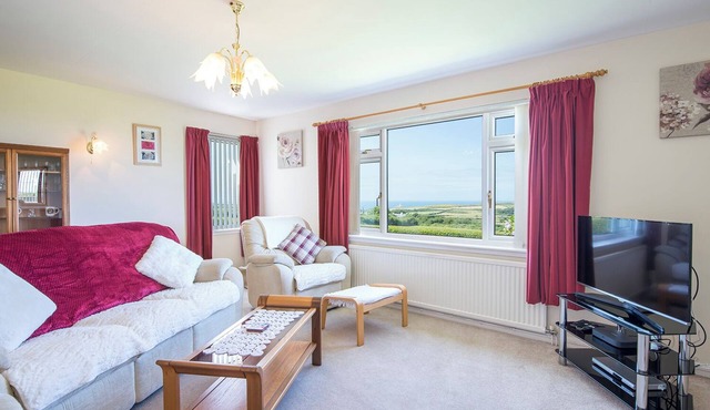 Trefisheg Bungalow, Holiday home Strumble Head, Sleeps 6, 3 bedrooms, bathrooms