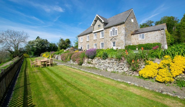 Trefnant Hall - Three Bedroom House, Sleeps 6