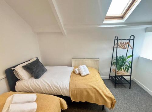 Treforest Apartment 3 Bedrooms - Next Station - Free Parking