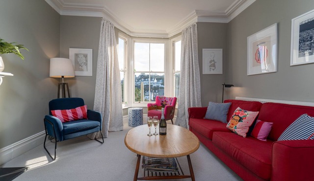 Tregarth – Sleeps 10 – Sea Views – Dog Friendly – Parking – Outside Area