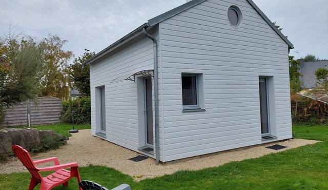 Trégastel wooden house on the pink granite coast 300m from the seafront, wifi.