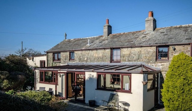 TREHAVEROCK COTTAGE, pet friendly, with a garden in Trelights