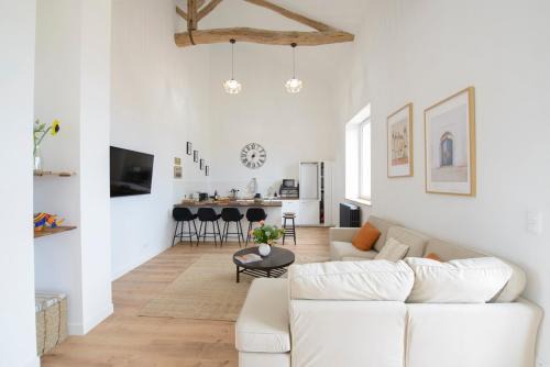 Treize Maison B-2 bed house in centre of Saint Severin