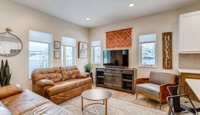 Trekker Townhome/Mountain Charm/New Floors!