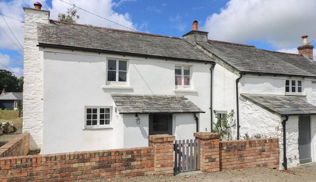 TRELASH COTTAGE, family friendly, with open fire in Warbstow,