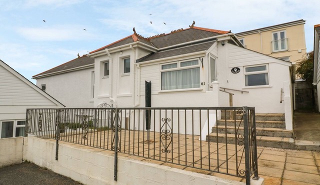 TRELEIGH, family friendly, country holiday cottage in Hayle