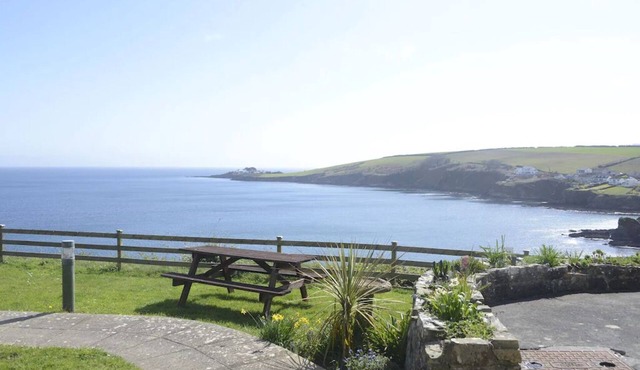Treloen Apartment 3 - Clifftop Apartments in Mevagissey with 'Wow' seaviews