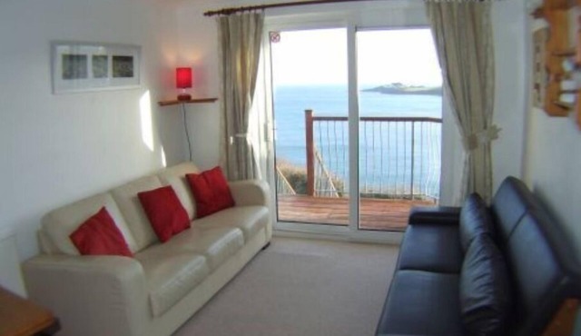 Treloen Apartment 6 - Clifftop Apartment in Mevagissey with 'Wow' seaviews
