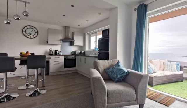 Treloen Chapel View - Clifftop Apartment in Mevagissey with 'Wow' seaviews