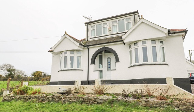 TRELYDARTH, pet friendly, character holiday cottage in Penhallow