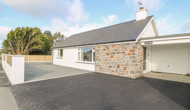 TREM Y GARN, family friendly, country holiday cottage in Morfa Nefyn