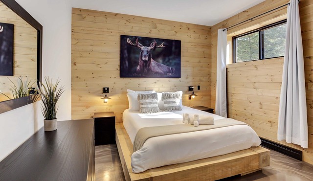 Tremblant Luxury Chalet-Hot Tub, dry Sauna, Pool table, Fireplace & Lake Access