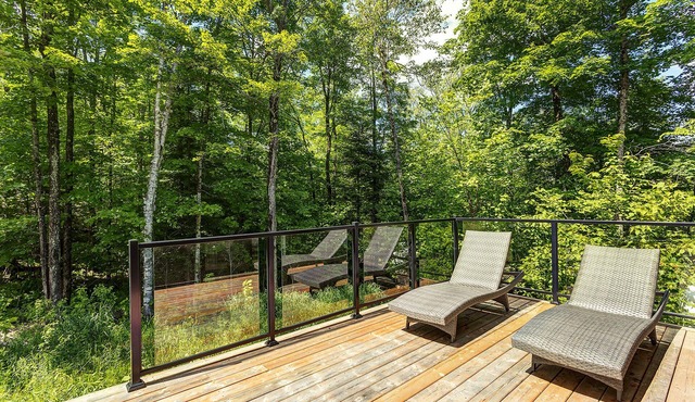Tremblant Oasis: Luxury, Nature, Hot Tub, Views!