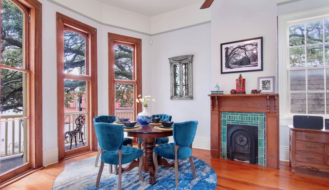 Treme Townhouse, elegant living, steps to the French Quarter