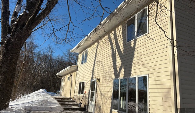 Tremendous 2-bedroom house with AC on the Apple River in quaint Somerset WI