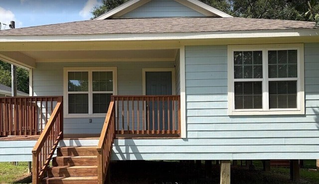 Tremendous 3-bedroom house with AC in friendly Cleveland. 275