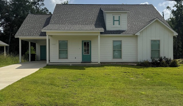 Tremendous 4-bedroom house with tons of amenities for your needs in Zachary!