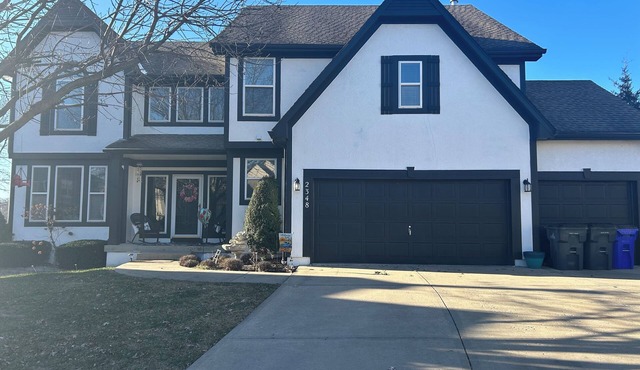 Tremendous 4-bedroom house with AC in charming Olathe