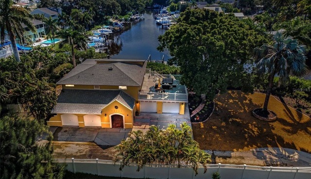 Tremendous Waterfront 3-bedroom house with boat lift in Crystal Beach!