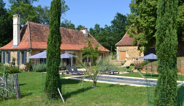 TREMOLAT: Renovated Perigord farmhouse with heated pool and air conditioning.